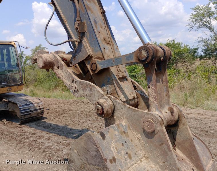 image for item NY9356 2007 John Deere 200D LC excavator