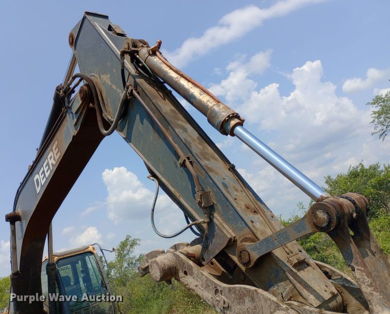 image for item NY9356 2007 John Deere 200D LC excavator