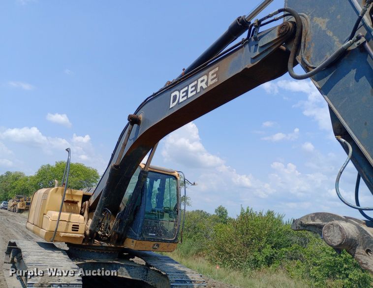 image for item NY9356 2007 John Deere 200D LC excavator