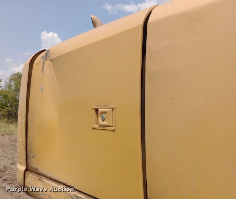 image for item NY9356 2007 John Deere 200D LC excavator