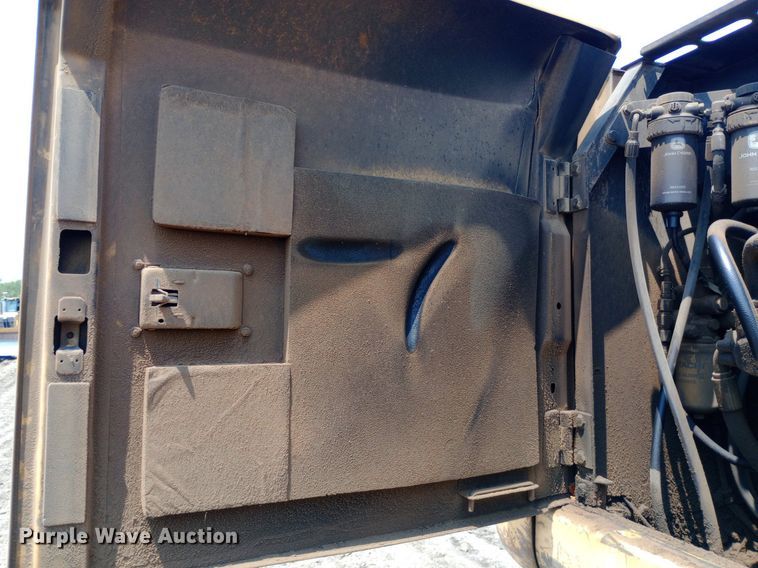 image for item NY9356 2007 John Deere 200D LC excavator