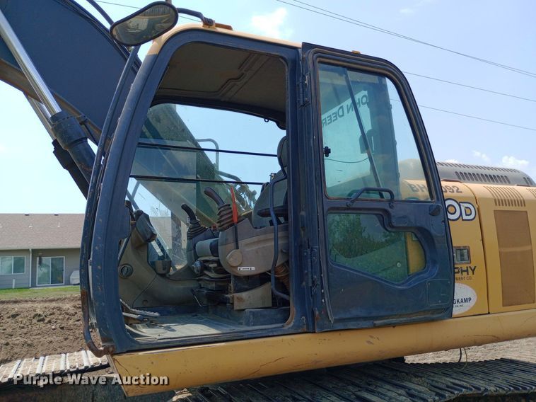 image for item NY9356 2007 John Deere 200D LC excavator