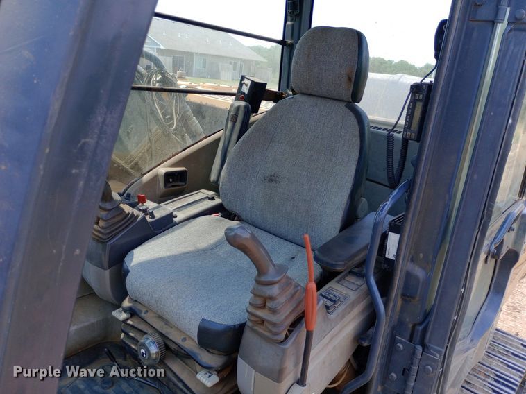 image for item NY9356 2007 John Deere 200D LC excavator