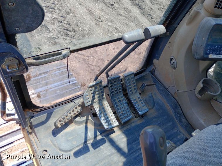 image for item NY9356 2007 John Deere 200D LC excavator