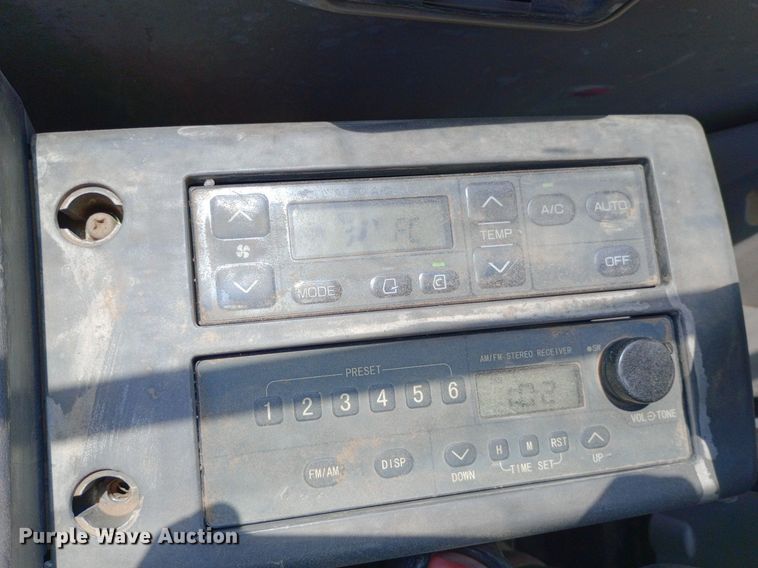 image for item NY9356 2007 John Deere 200D LC excavator