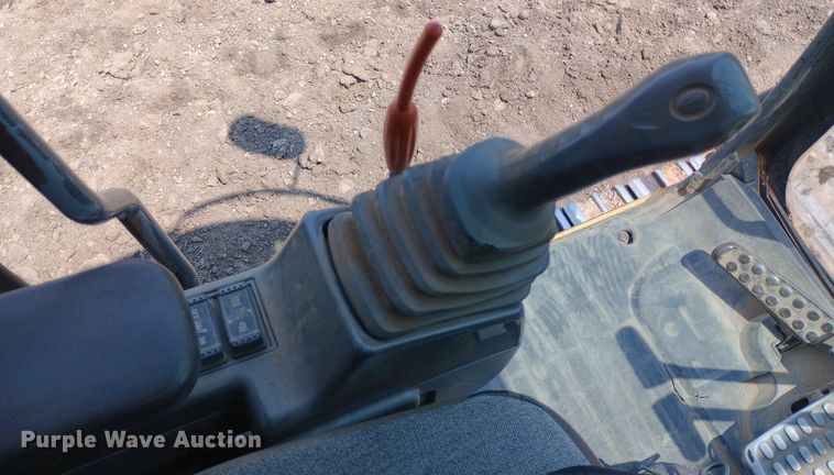 image for item NY9356 2007 John Deere 200D LC excavator