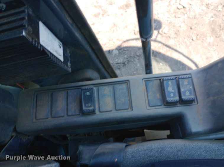 image for item NY9356 2007 John Deere 200D LC excavator