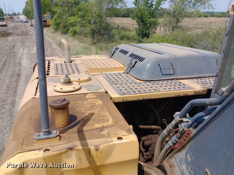 image for item NY9356 2007 John Deere 200D LC excavator