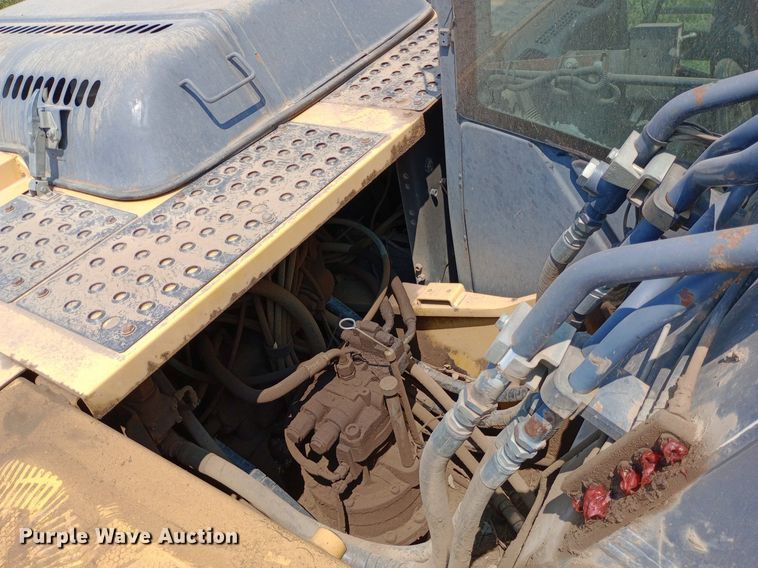 image for item NY9356 2007 John Deere 200D LC excavator