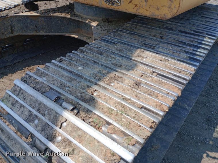 image for item NY9356 2007 John Deere 200D LC excavator