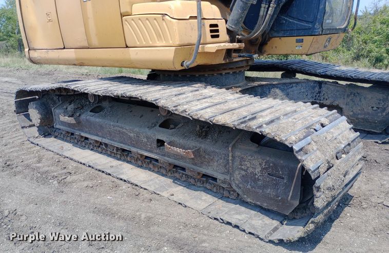 image for item NY9356 2007 John Deere 200D LC excavator