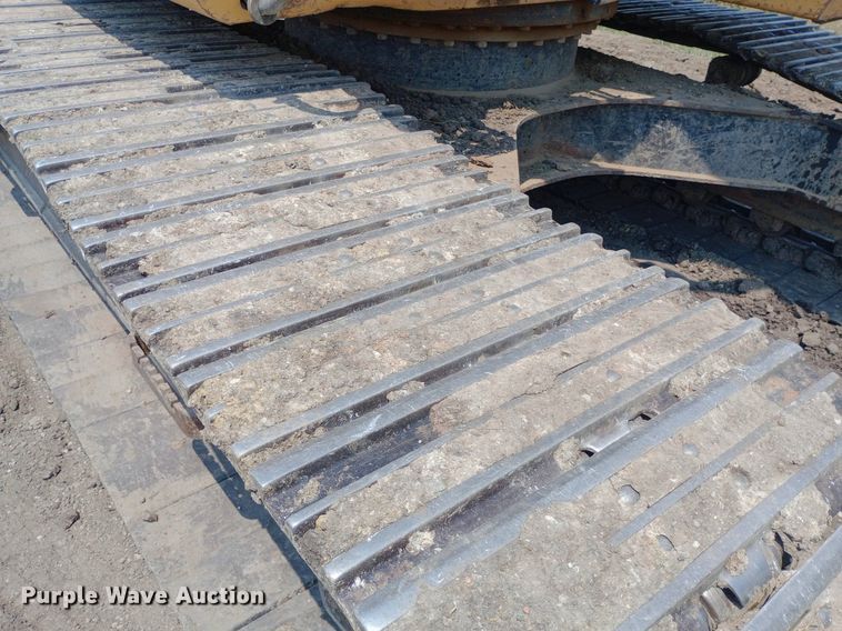 image for item NY9356 2007 John Deere 200D LC excavator