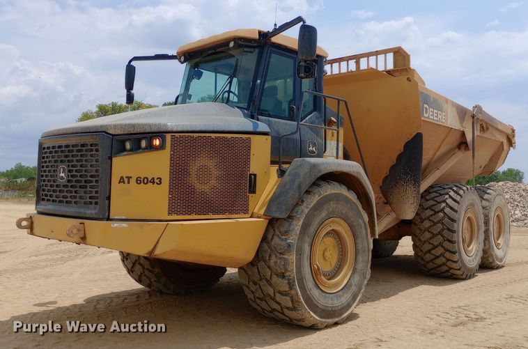 image for item NY9358 2015 John Deere 460E haul truck