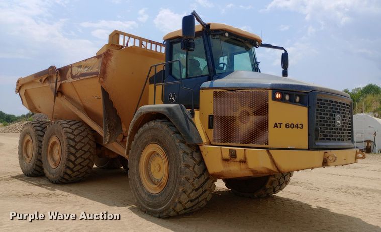 image for item NY9358 2015 John Deere 460E haul truck