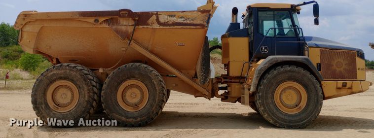 image for item NY9358 2015 John Deere 460E haul truck