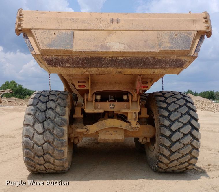 image for item NY9358 2015 John Deere 460E haul truck