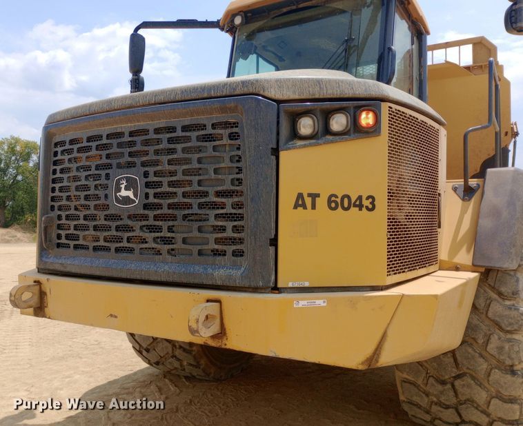 image for item NY9358 2015 John Deere 460E haul truck
