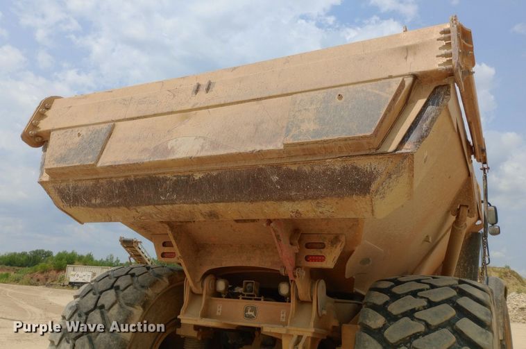 image for item NY9358 2015 John Deere 460E haul truck