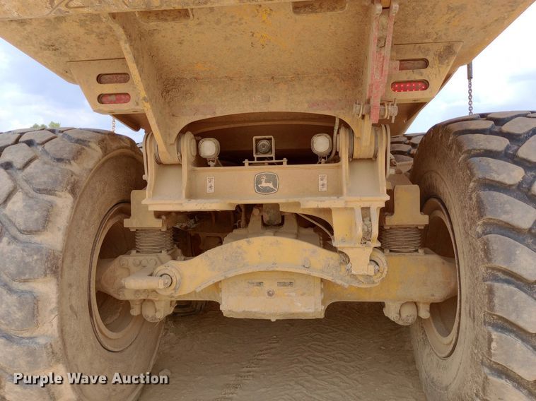 image for item NY9358 2015 John Deere 460E haul truck