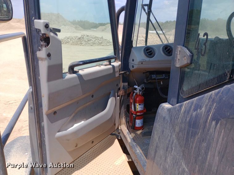 image for item NY9358 2015 John Deere 460E haul truck