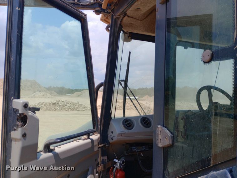 image for item NY9358 2015 John Deere 460E haul truck