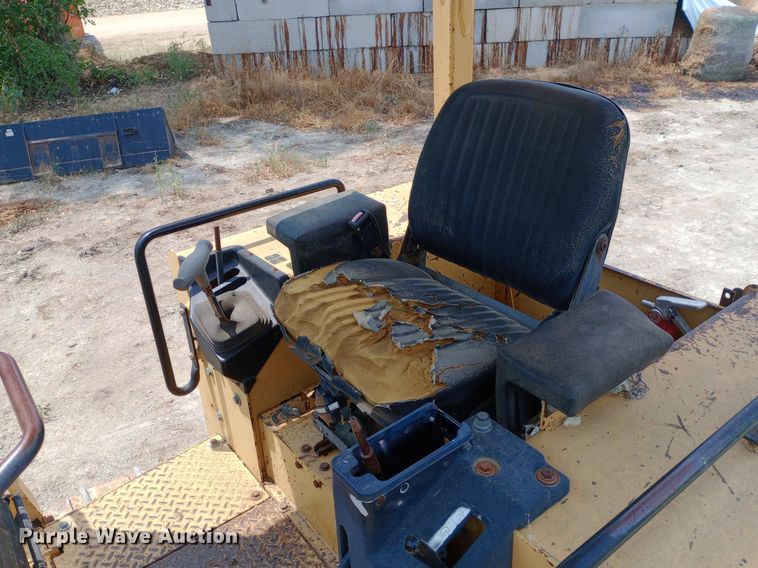 image for item NY9359 1996 John Deere  650G dozer