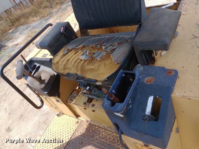 image for item NY9359 1996 John Deere  650G dozer