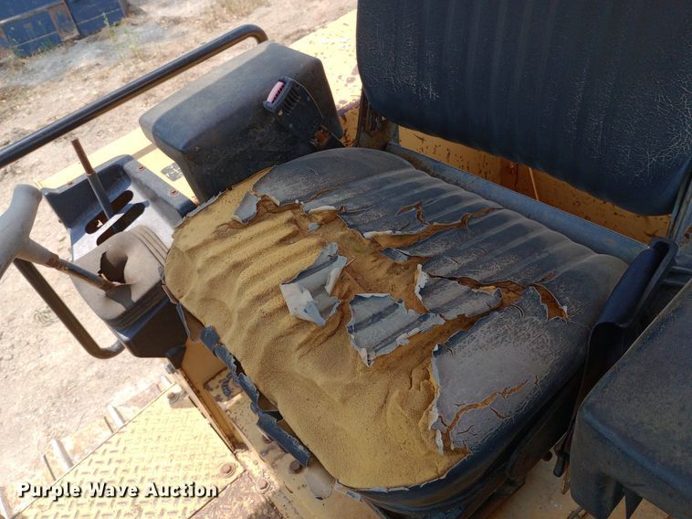 image for item NY9359 1996 John Deere  650G dozer