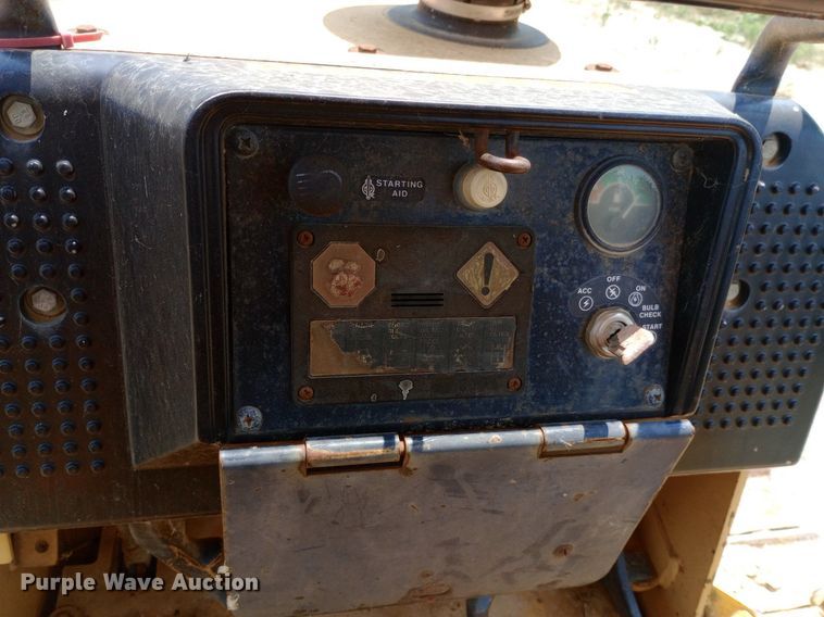 image for item NY9359 1996 John Deere  650G dozer