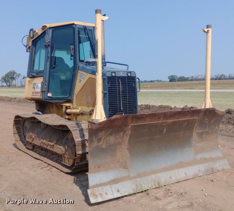 image for item NY9362 2007 John Deere 650J XLT dozer