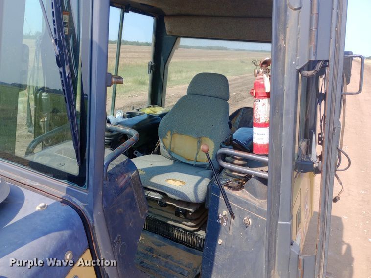 image for item NY9362 2007 John Deere 650J XLT dozer