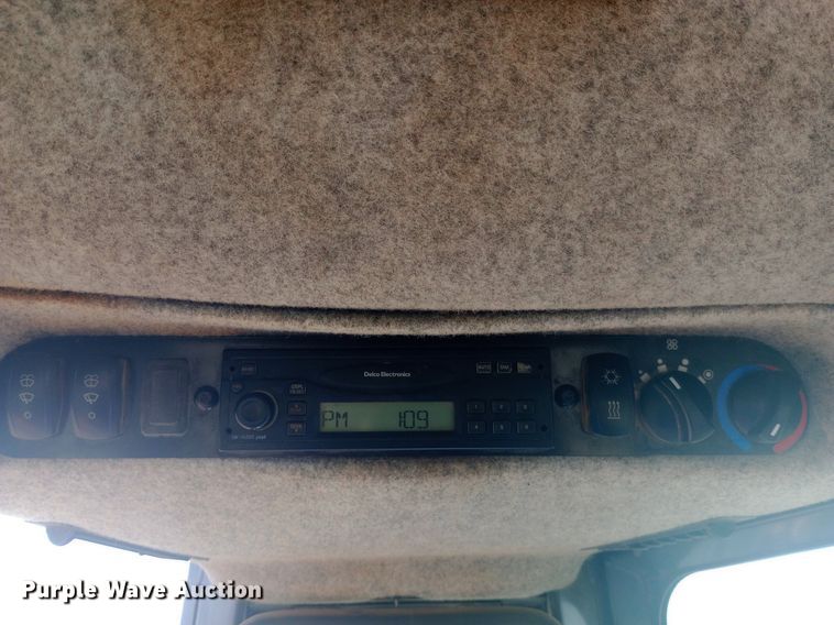 image for item NY9362 2007 John Deere 650J XLT dozer