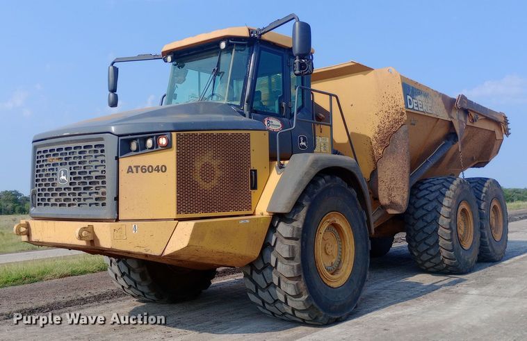 image for item NY9364 2015 John Deere 460E haul truck