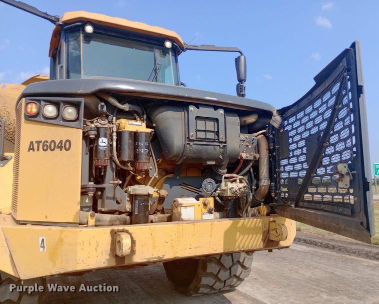 image for item NY9364 2015 John Deere 460E haul truck