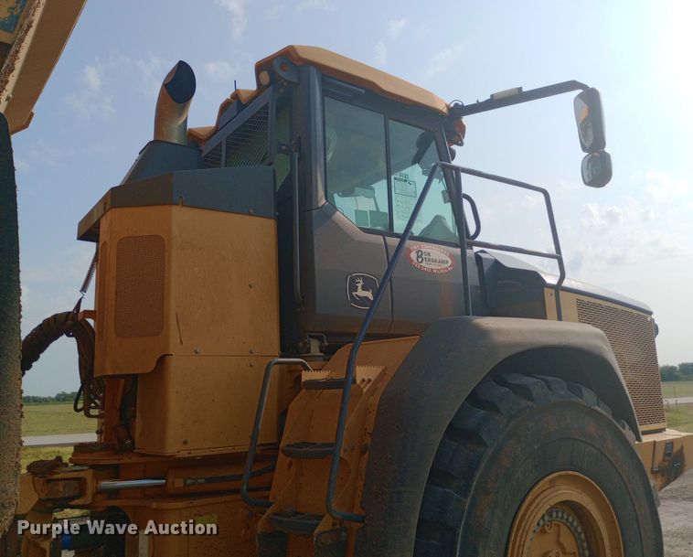 image for item NY9364 2015 John Deere 460E haul truck