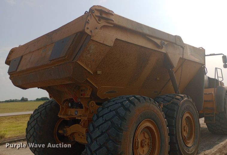 image for item NY9364 2015 John Deere 460E haul truck