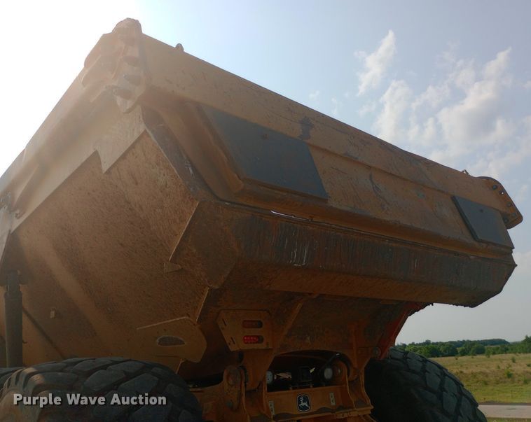 image for item NY9364 2015 John Deere 460E haul truck