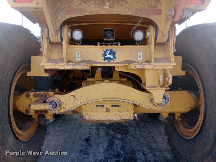 image for item NY9364 2015 John Deere 460E haul truck