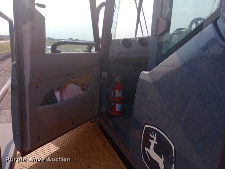 image for item NY9364 2015 John Deere 460E haul truck