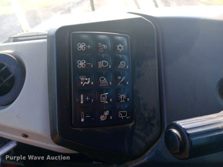 image for item NY9364 2015 John Deere 460E haul truck