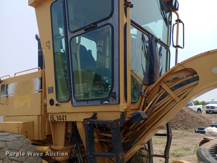 image for item NY9376 1997 Caterpillar  14H motor grader