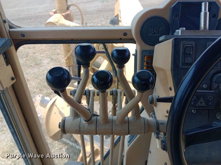 image for item NY9376 1997 Caterpillar  14H motor grader