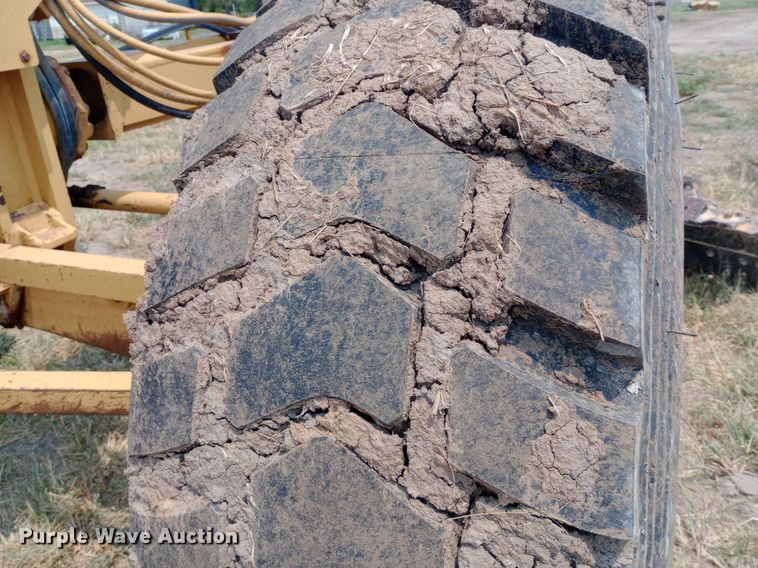 image for item NY9376 1997 Caterpillar  14H motor grader