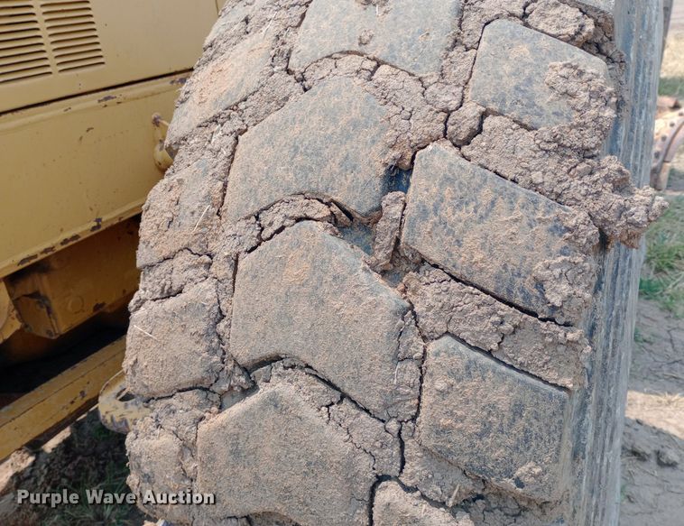 image for item NY9376 1997 Caterpillar  14H motor grader