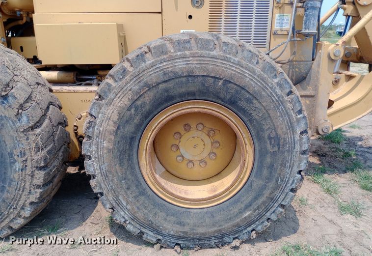 image for item NY9376 1997 Caterpillar  14H motor grader