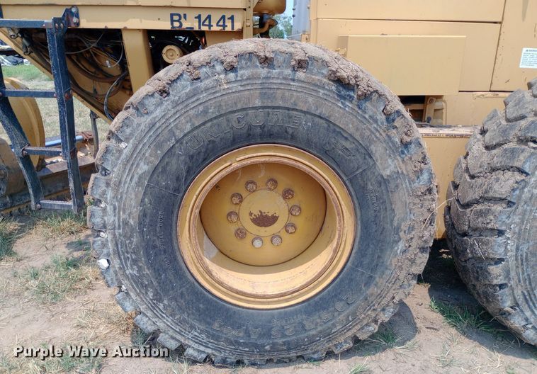 image for item NY9376 1997 Caterpillar  14H motor grader