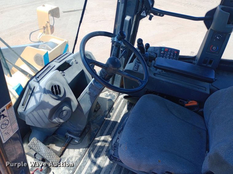 image for item NY9389 2015 John Deere 624K wheel loader