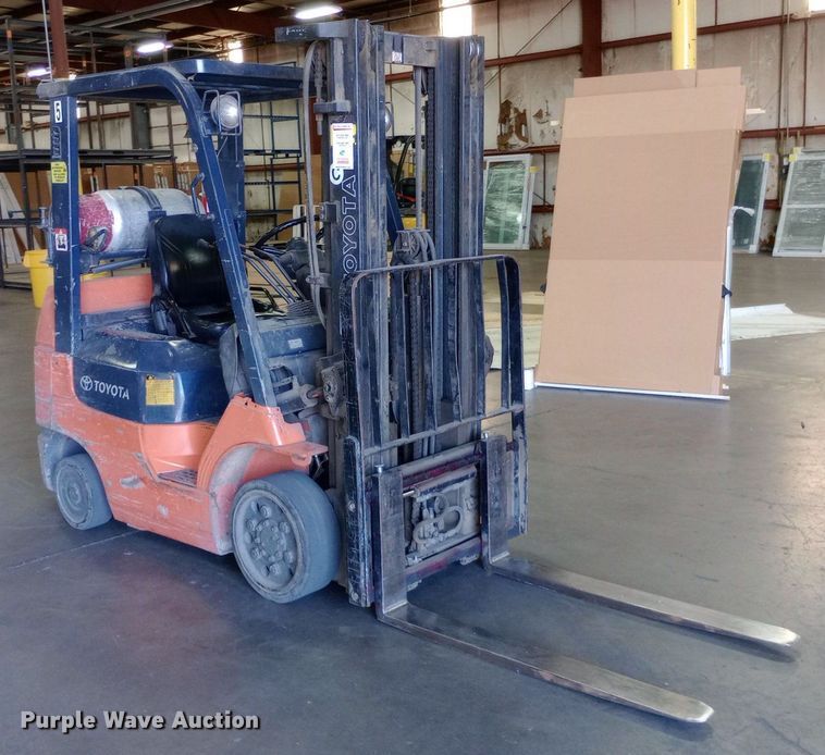image for item NY9402 1999 Toyota 7FGCU25 forklift