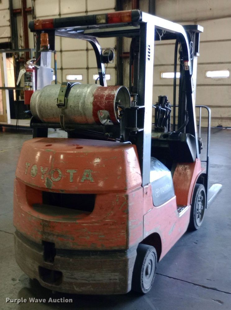 image for item NY9402 1999 Toyota 7FGCU25 forklift