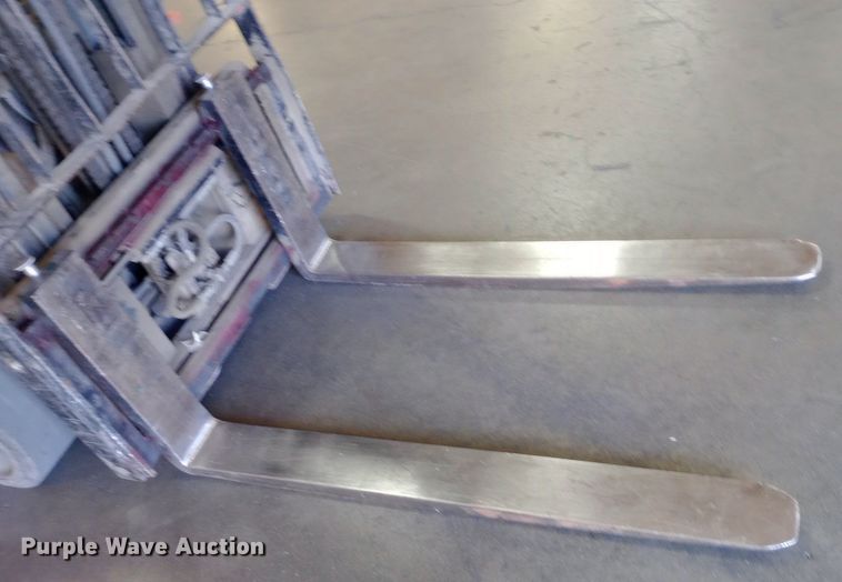 image for item NY9402 1999 Toyota 7FGCU25 forklift